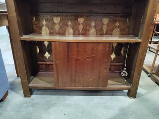 MUEBLE BAR CON TABURETES