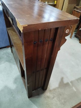 MUEBLE BAR CON TABURETES