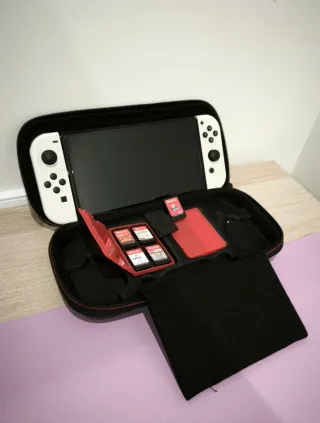 Nintendo Switch OLED bianco + 5 giochi + controller Pro