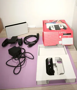 Nintendo Switch OLED bianco + 5 giochi + controller Pro