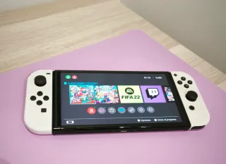 Nintendo Switch OLED bianco + 5 giochi + controller Pro
