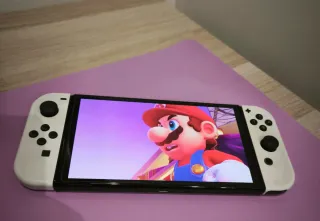Nintendo Switch OLED bianco + 5 giochi + controller Pro
