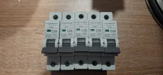 Disyuntores unipolares Aigostar C20 (20A)