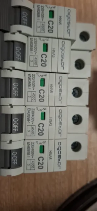 Disyuntores unipolares Aigostar C20 (20A)