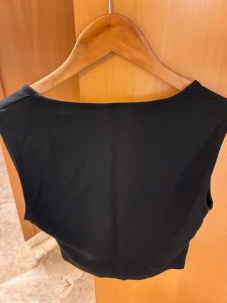 Top Bershka Negro Escote Cuadrado 