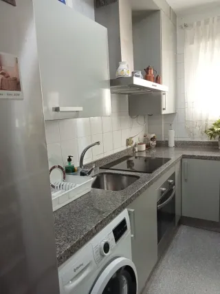 Mueble vitrina madera y cristal