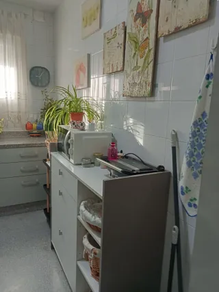 Mueble vitrina madera y cristal