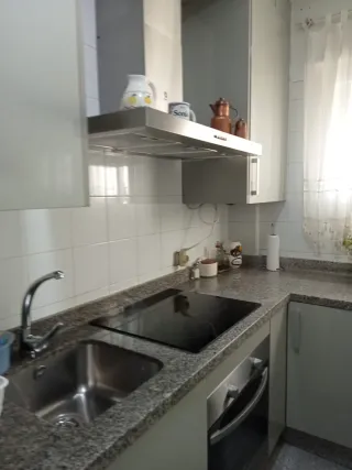 Mueble vitrina madera y cristal