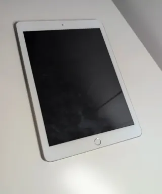 Apple iPad di sesta generazione e Apple Pencil
