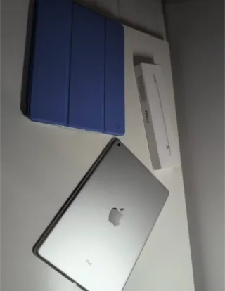 Apple iPad di sesta generazione e Apple Pencil
