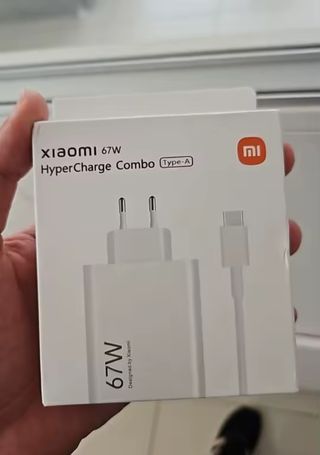 Caricabatterie Xiaomi HyperCharge da 67W.