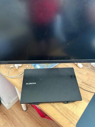 Portátil Gaming Gigabyte + Monitor + ventiladores