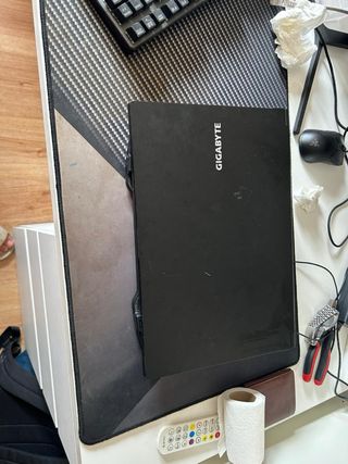 Portátil Gaming Gigabyte + Monitor + ventiladores