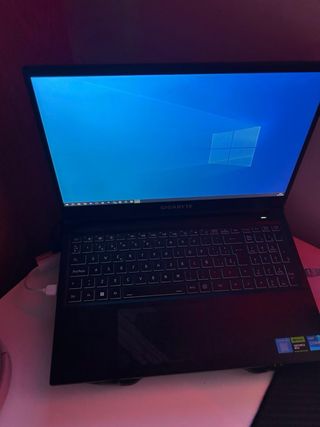 Portátil Gaming Gigabyte + Monitor + ventiladores