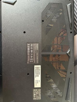 Portátil Gaming Gigabyte + Monitor + ventiladores