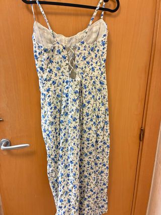 Vestido midi floral Bershka