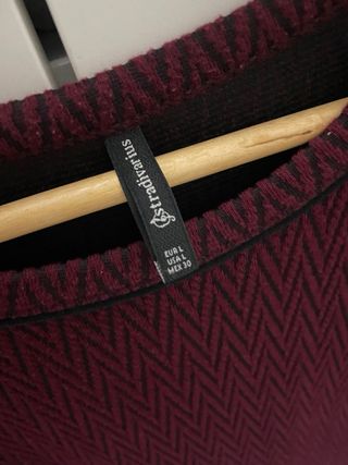 Vestido Stradivarius color burdeos Talla L