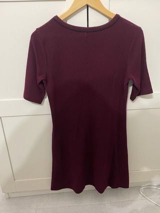 Vestido Stradivarius color burdeos Talla L
