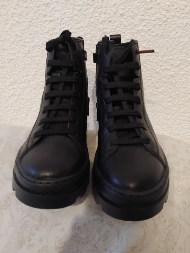 Botines Camper negros con cordones