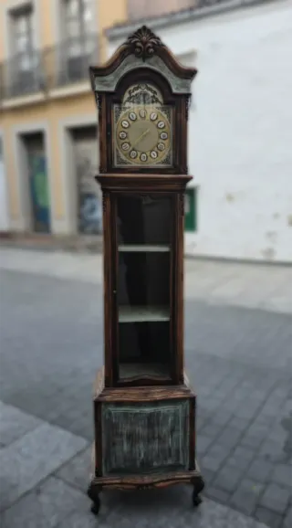 Reloj de pie antiguo
