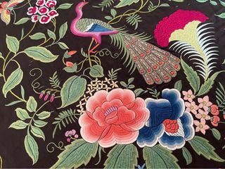 Tela de seda bordada a mano