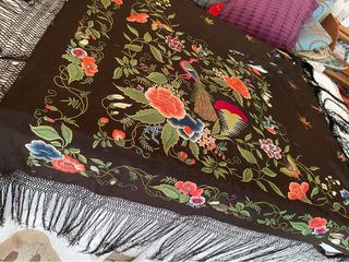 Tela de seda bordada a mano