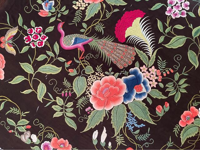 Tela de seda bordada a mano
