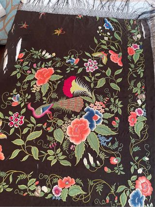 Tela de seda bordada a mano