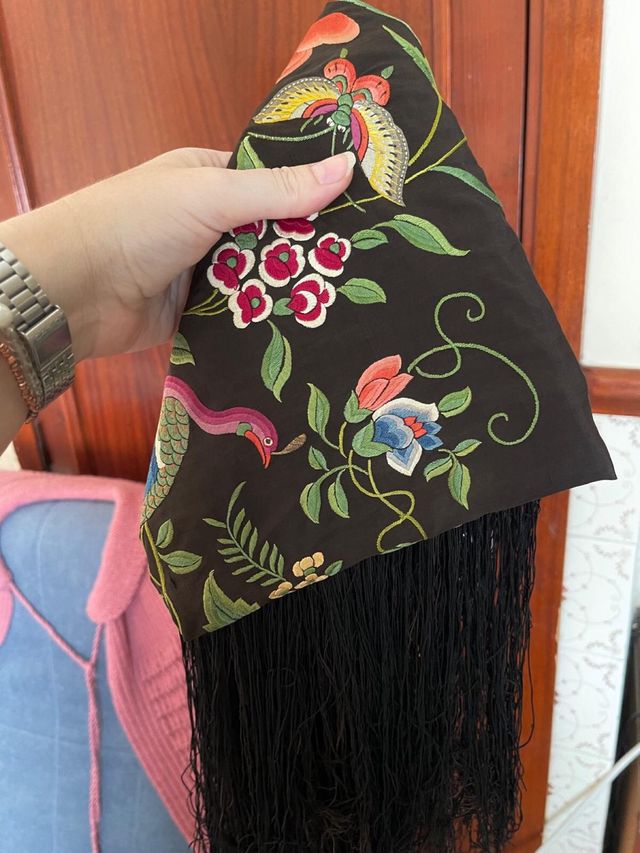 Tela de seda bordada a mano