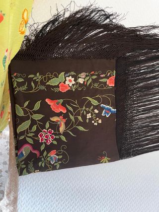 Tela de seda bordada a mano