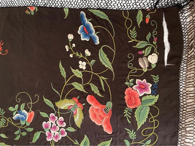 Tela de seda bordada a mano