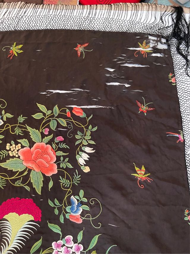 Tela de seda bordada a mano