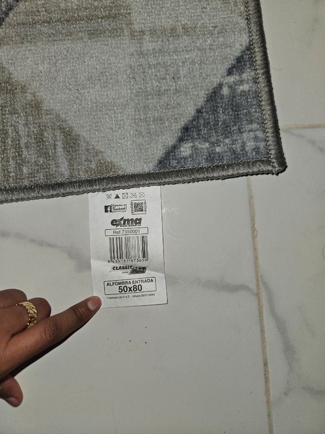 Alfombra geométrica beige y gris