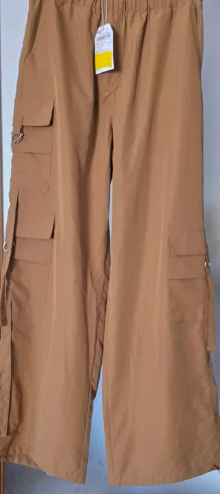 Pantalón cargo marrón