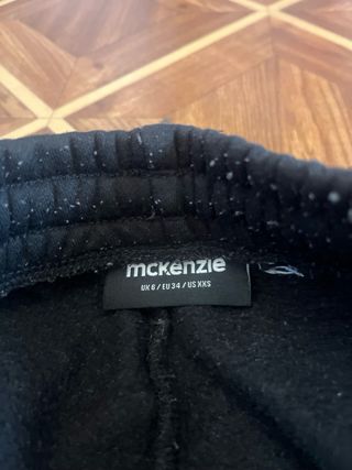 Sudadera gris cuello vuelto 
Hay de todo un poco ￼