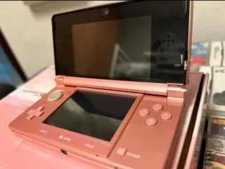 Nintendo 3DS Rose Gold molto ben mantenuto, poco utilizzato