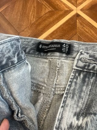 Pantalón vaquero ancho gris