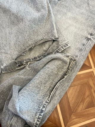 Pantalón vaquero ancho gris