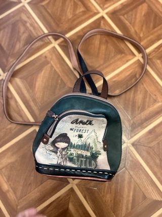 Bolso negro de cadena