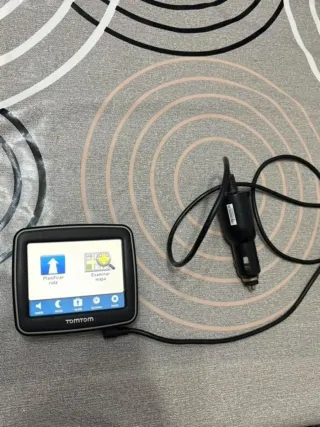 GPS TomTom con cargador de coche