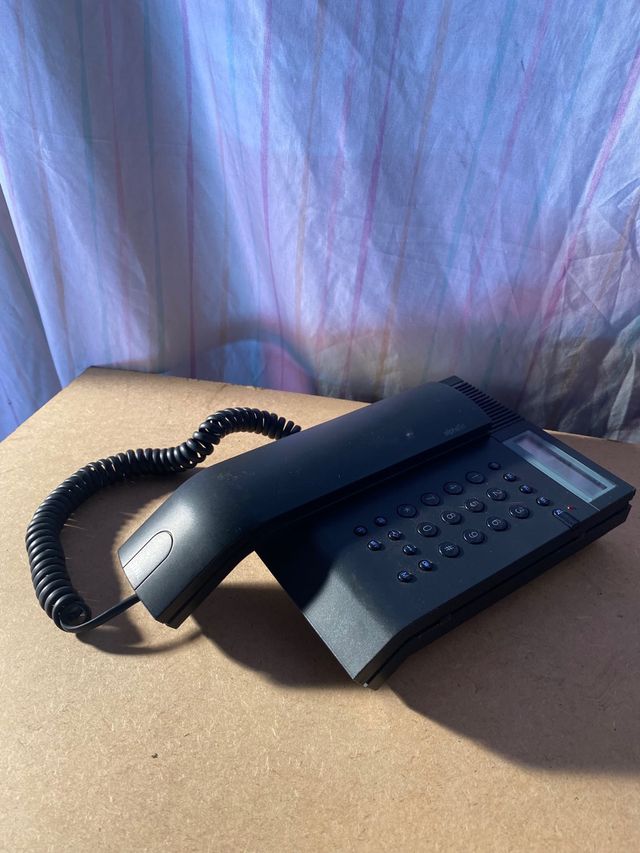 Teléfono Loewe Negro