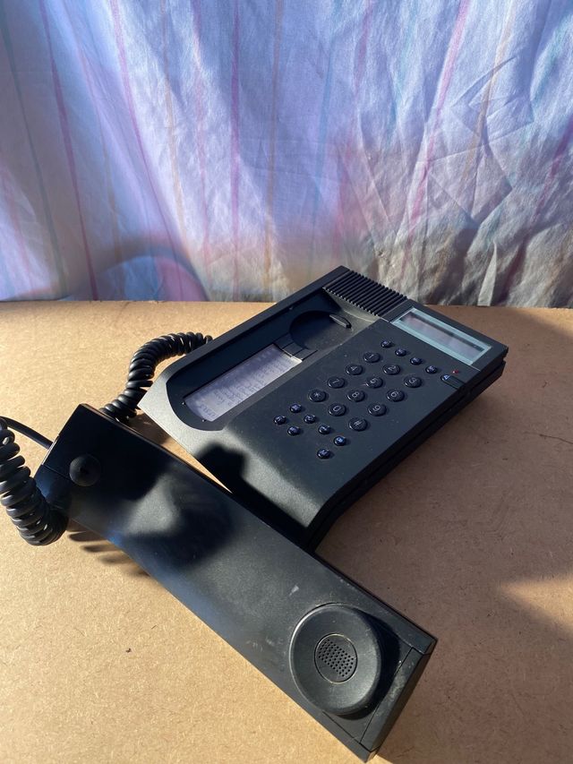 Teléfono Loewe Negro