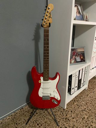 Guitarra Eléctrica Roja Fender