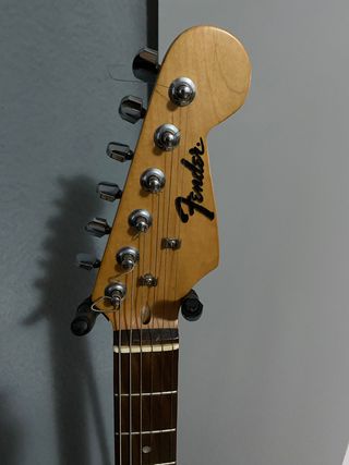 Guitarra Eléctrica Roja Fender