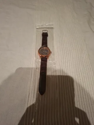 Reloj de pulsera con correa de cuero