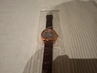 Reloj de pulsera con correa de cuero