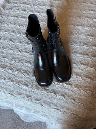 Botines Stradivarius negros tachuelas