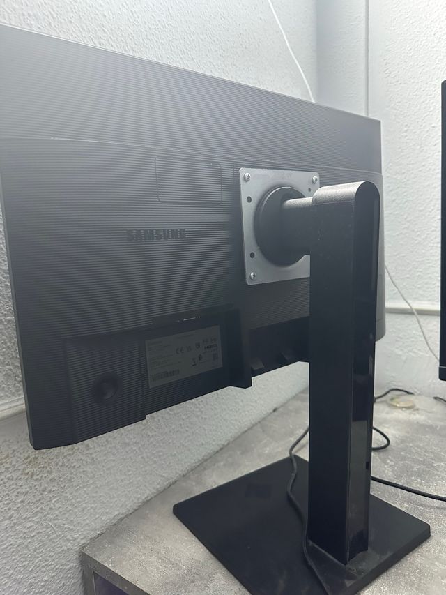 Monitor Samsung 75Hz + Brazo Ajustable