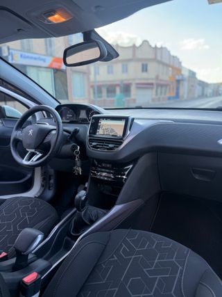 Peugeot 2008 1.2VTI 82cv 110.000klm 2015