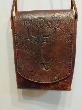 Bolso de cuero artesanal